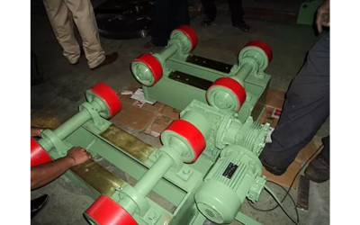 Heavy duty welding rotator with adjustable rollers for industrial pipe welding and fabrication