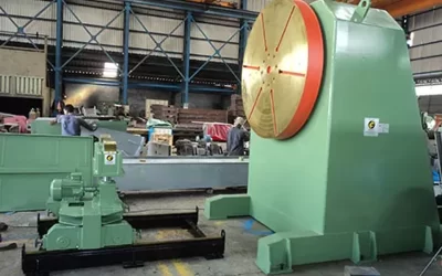 Headstock tailstock welding positioner machine used for rotating large industrial workpieces in fabrication workshop